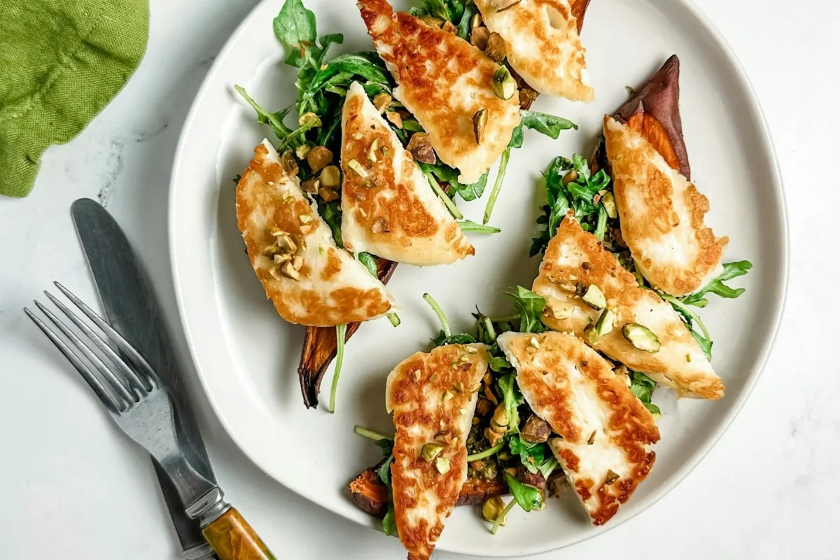 Grilled halloumi with rocket on a white plate
