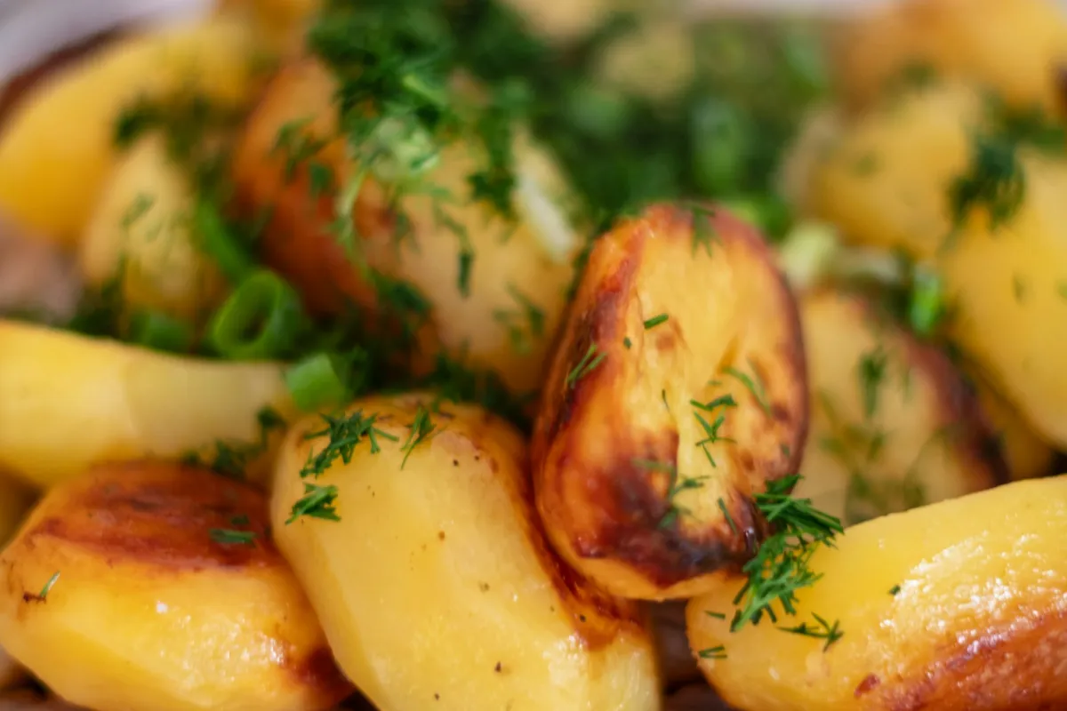Golden roast potatoes with dill